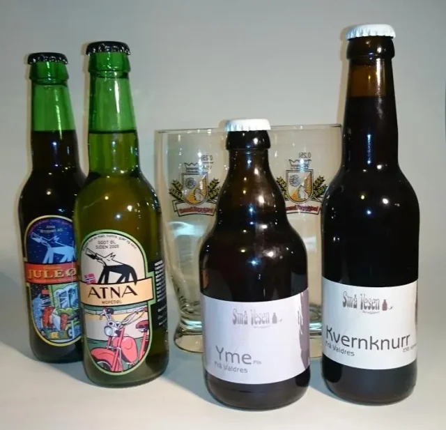 flasker og glass fra nedlagte bryggerier